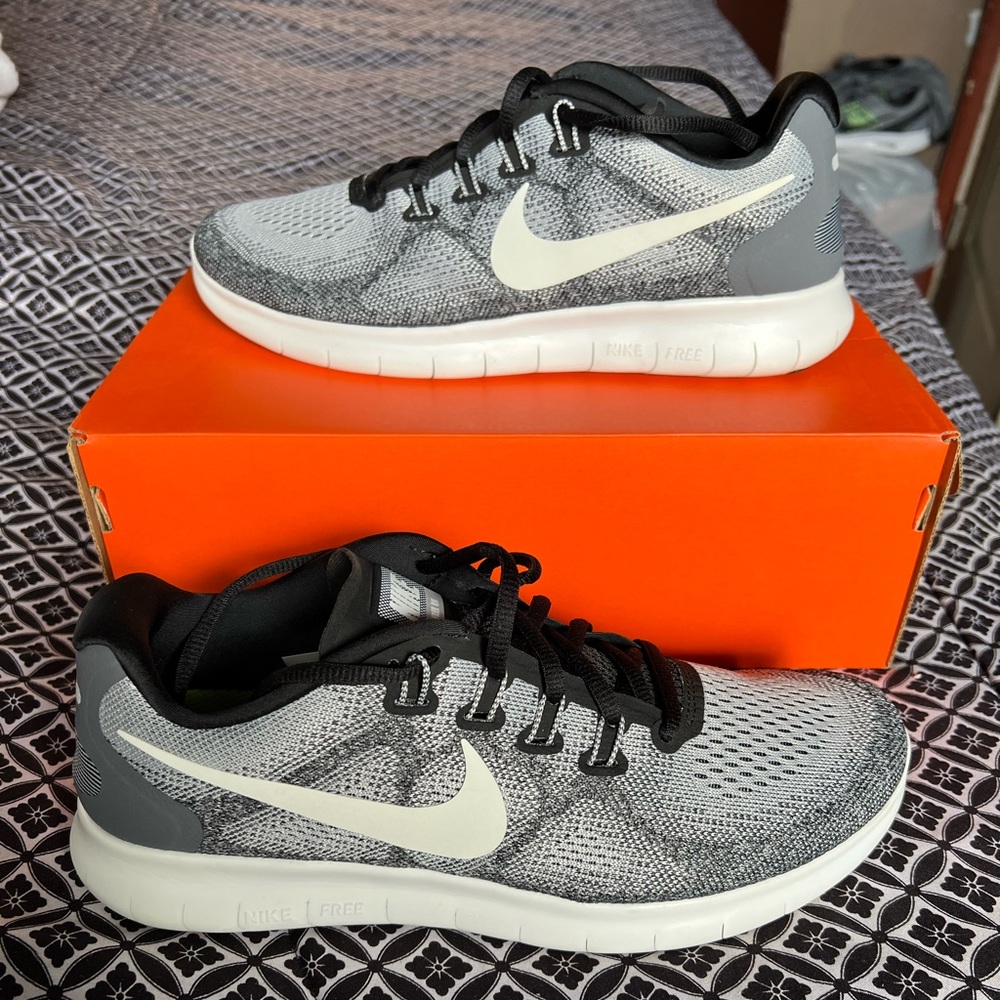 Nike Free RN shoes